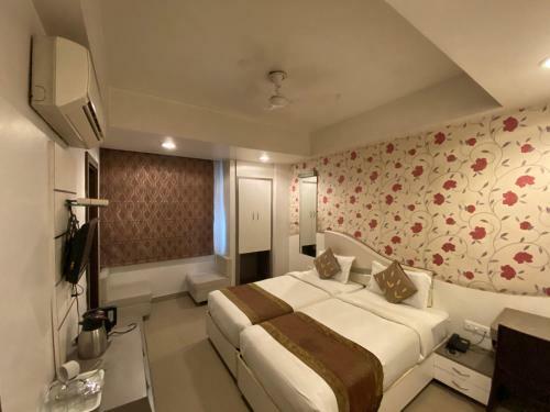 Hotel Starlit Select Nirvana