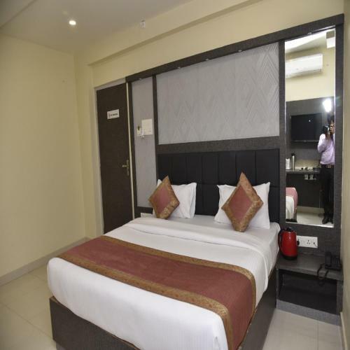 Hotel Tridev Grand