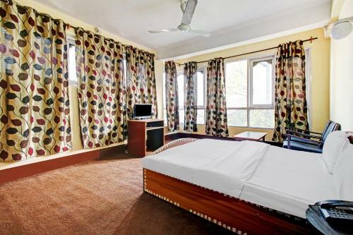 Oyo 84831 Hotel Royal Inn And Restaurant