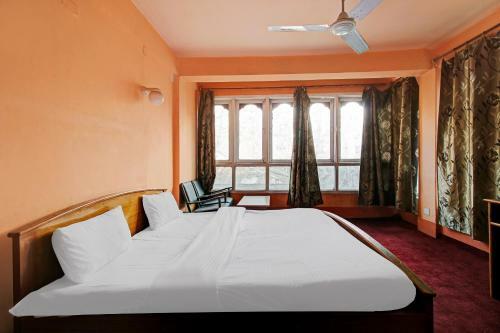 Oyo 84831 Hotel Royal Inn And Restaurant