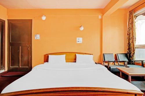 Oyo 84831 Hotel Royal Inn And Restaurant