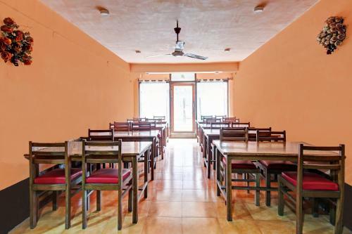 Oyo 84831 Hotel Royal Inn And Restaurant