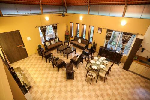 K Villa - Cheerful 3 Bhk Colonial Villa With Garden
