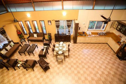 K Villa - Cheerful 3 Bhk Colonial Villa With Garden