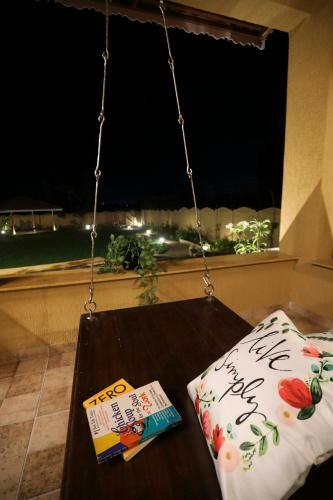 K Villa - Cheerful 3 Bhk Colonial Villa With Garden