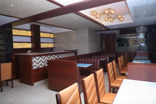 Shikin Hotels (Close To Palm Beach Road)