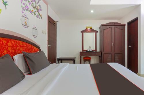 Collection O 50234 Hotel Geebee