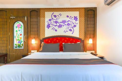 Collection O 50234 Hotel Geebee