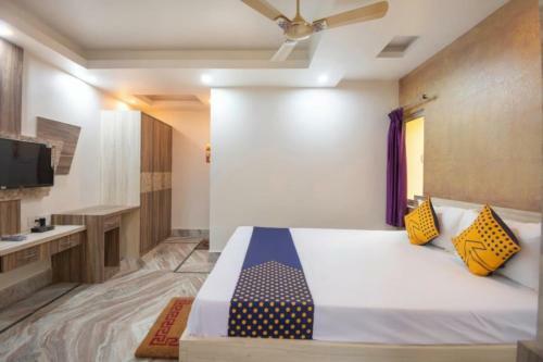 Hotel Staymaker Rajeshwari Residency