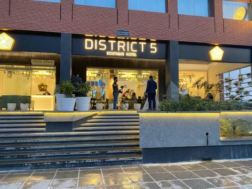 Hotel District 5