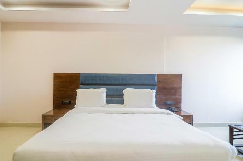 Fabhotel Mid Town Grand