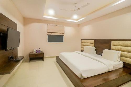 Fabhotel Mid Town Grand