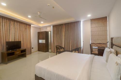 Fabhotel Mid Town Grand