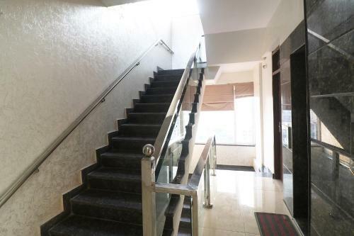 Fabhotel Mid Town Grand