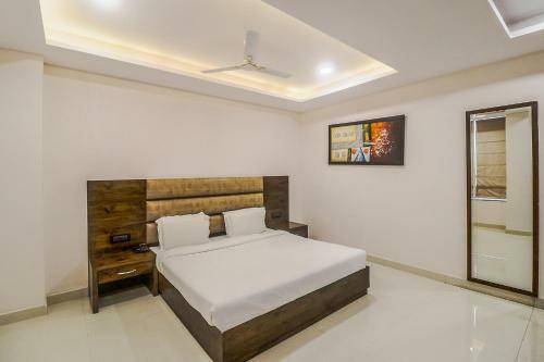 Fabhotel Mid Town Grand