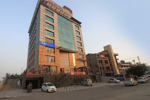 Fabhotel Mid Town Grand