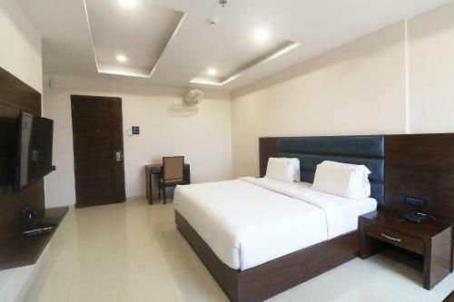 Fabhotel Mid Town Grand