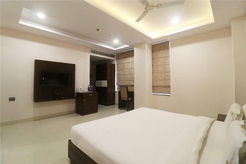 Fabhotel Mid Town Grand