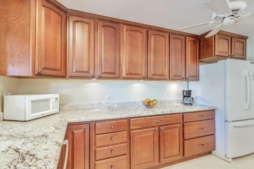 100-3 One Bedroom Puamana Unit