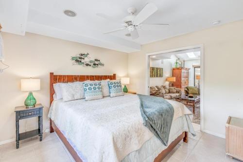 100-3 One Bedroom Puamana Unit