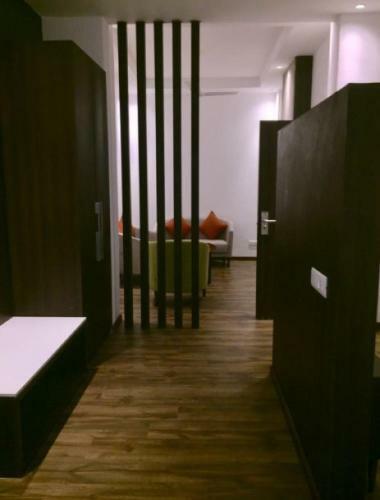 Hotel Le Roi Lake View, Koti