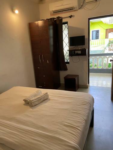 Hostal Baga Beach Night