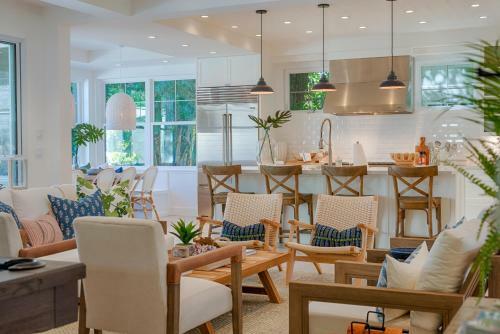Makana Pool House Home