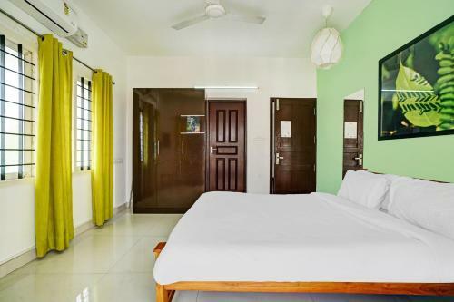 Hotel Capital O 85602 Ecstasy Appartment