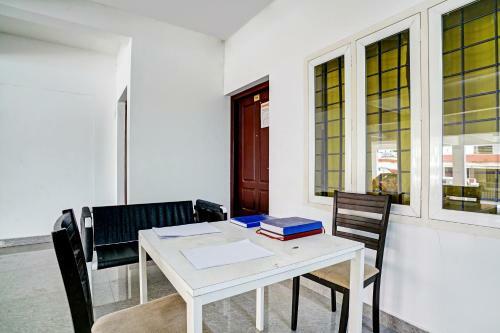 Hotel Capital O 85602 Ecstasy Appartment