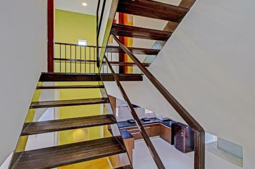 Hostal Oyo Home 66430 Vardhan House