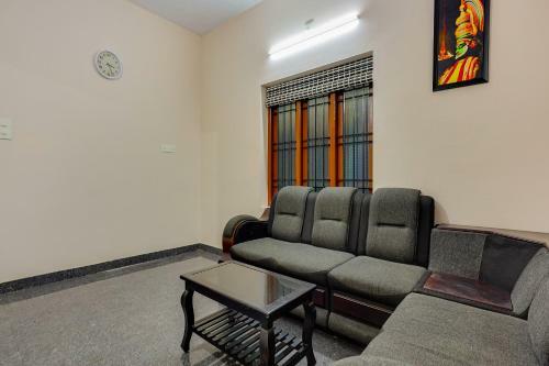 Hostal Oyo 78022 Vinu Villa