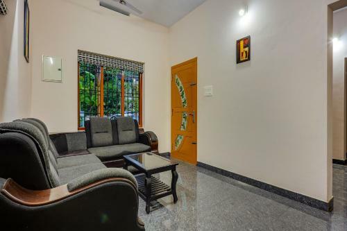 Hostal Oyo 78022 Vinu Villa