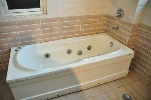 Luxurious Serviced Apartment Pari Chowk Expomart Noida Gnoida Expressway