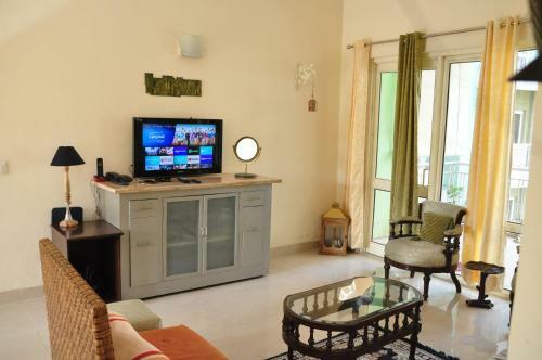Luxurious Serviced Apartment Pari Chowk Expomart Noida Gnoida Expressway