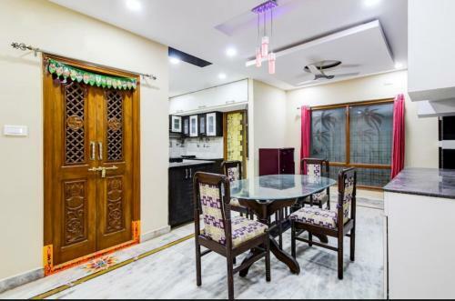 Villa Royal Stay Home