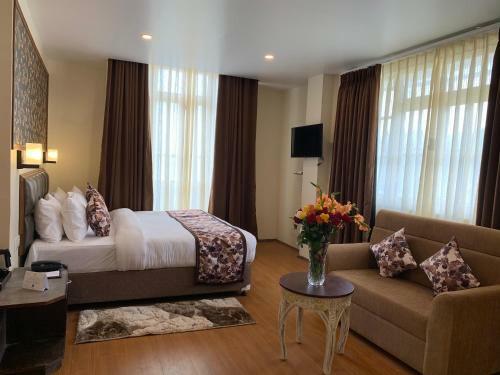 Hotel The Aryan Regency