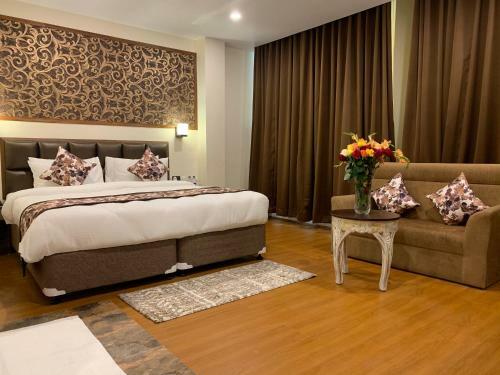 Hotel The Aryan Regency