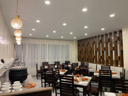 Hotel The Aryan Regency