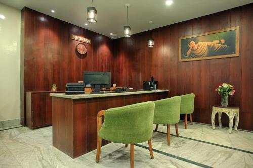 Hotel The Aryan Regency