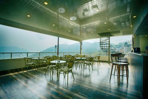 Hotel The Aryan Regency