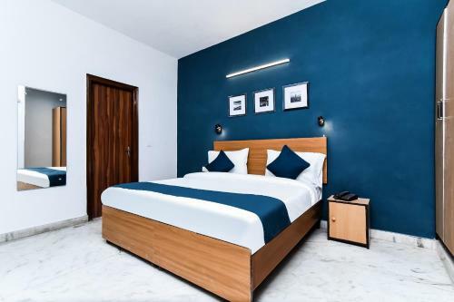 Hotel Vaccinated Staff - Silverkey Executive Stays 38651 Sector56
