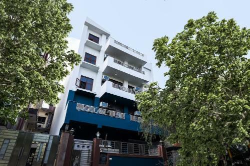 Hotel Vaccinated Staff - Silverkey Executive Stays 38651 Sector56