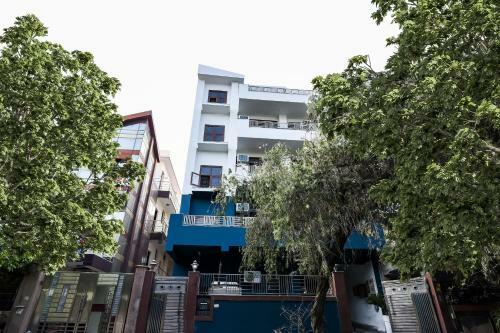 Hotel Vaccinated Staff - Silverkey Executive Stays 38651 Sector56