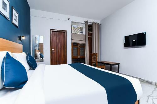 Hotel Vaccinated Staff - Silverkey Executive Stays 38651 Sector56