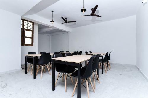 Hotel Vaccinated Staff - Silverkey Executive Stays 38651 Sector56