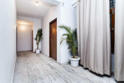 Hotel Vaccinated Staff - Silverkey Executive Stays 38651 Sector56