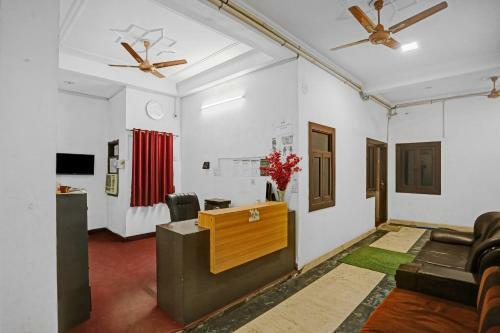 Capital O 84287 Hotel Monarch Paradise