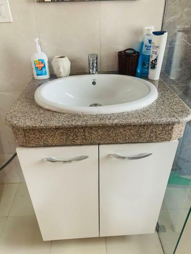 Apartamento The Savage Square Near India Expo Mart