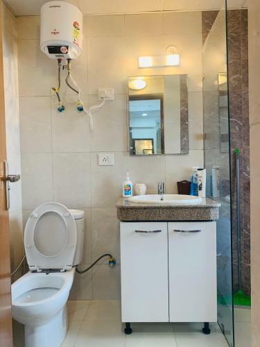 Apartamento The Savage Square Near India Expo Mart