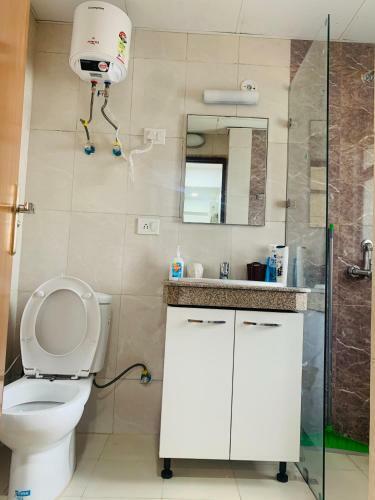 Apartamento The Dunnock Square Near India Expo Mart